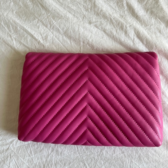 Hot pink large quilted flap back - Picture 3 of 4